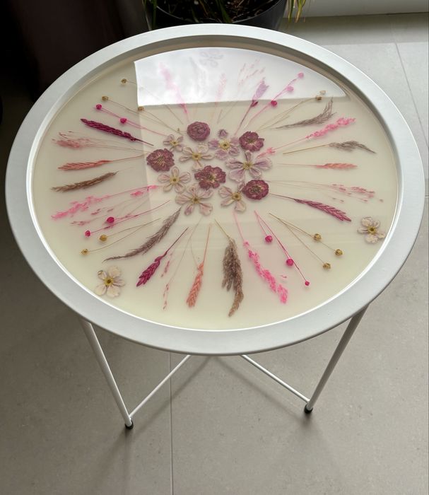 Stolik z żywicą rękodzieło