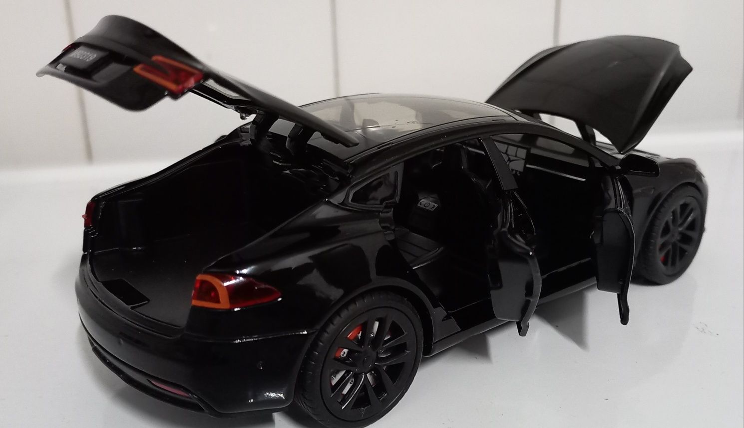Tesla Model S Miniatura esc 1/24