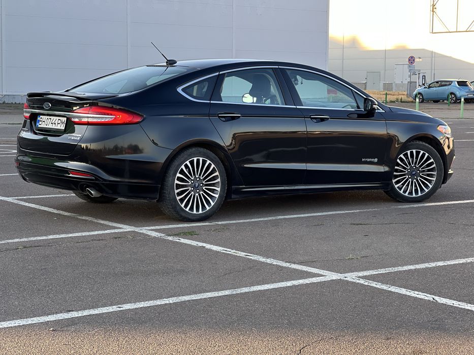 Ford Fusion Hybrid 2018 року, Titanium