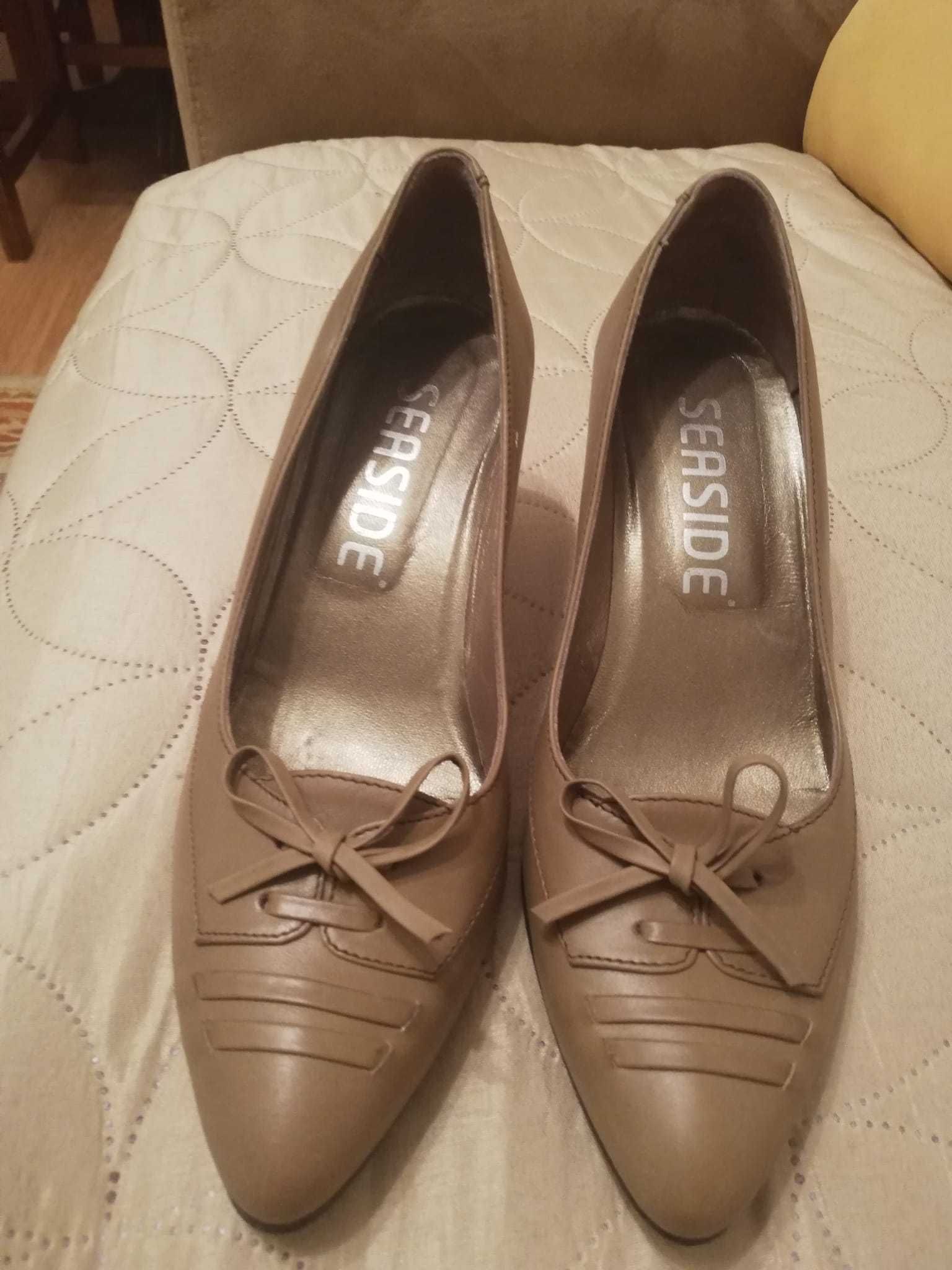 Vendo vestido mulher azul com oferta sapatos