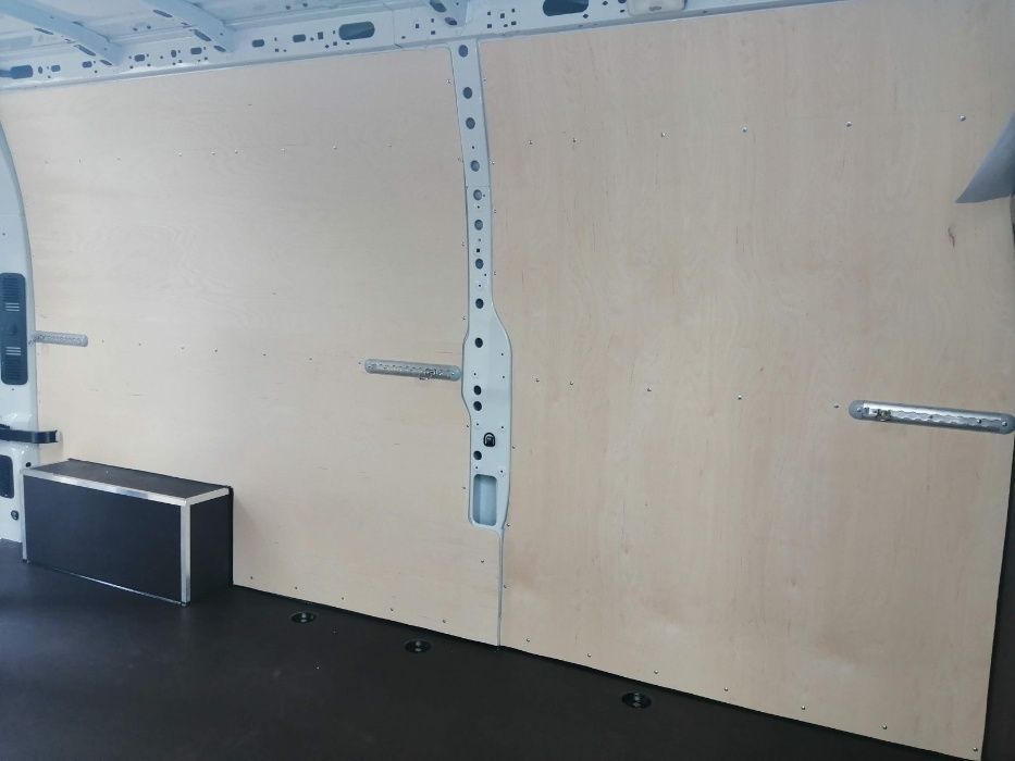 Kompleksowa zabudowa samochodów aut dostawczych Renault Master L3H2