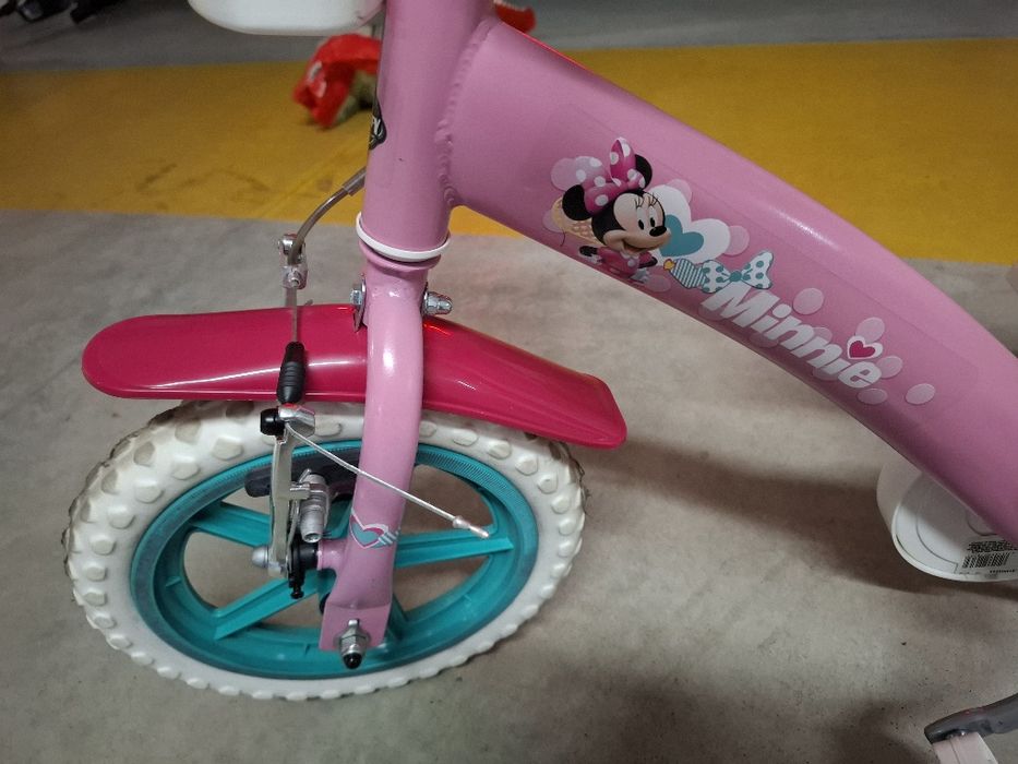 Bicicleta e capacete criança