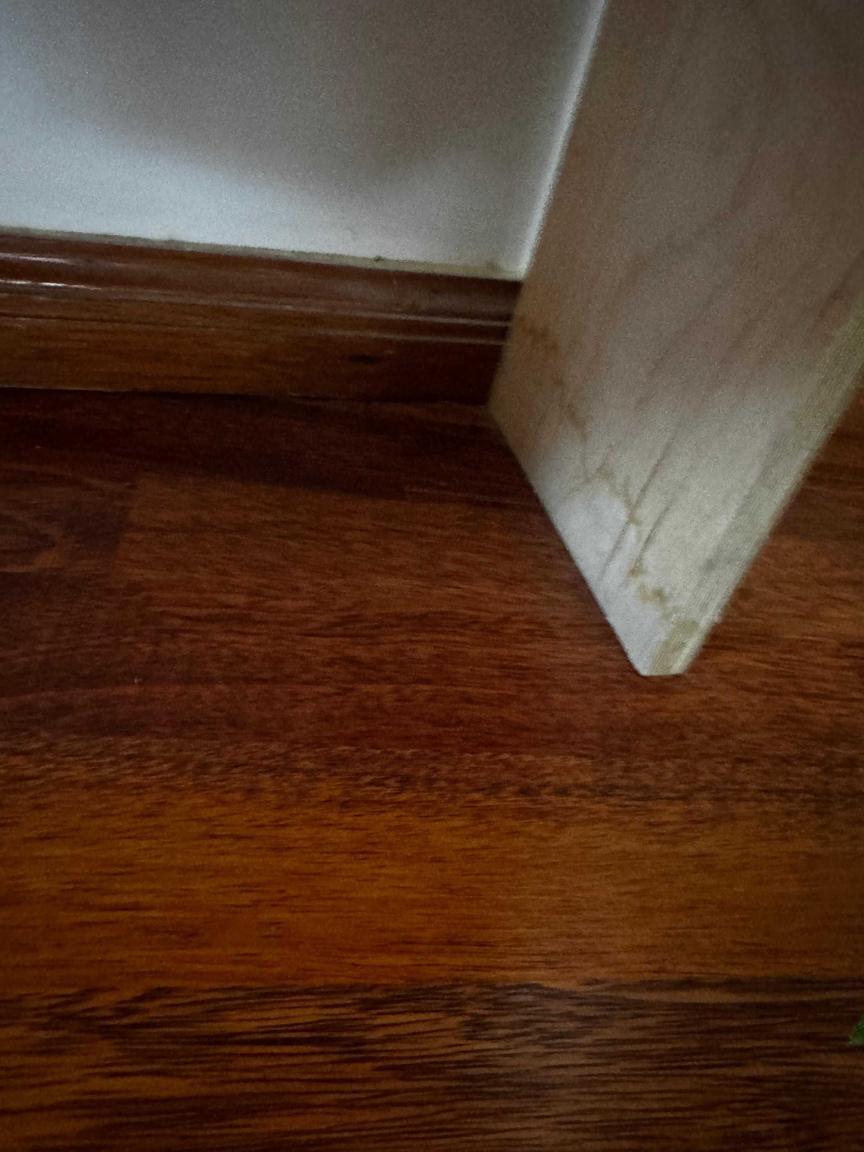 Estante modular em pinho com portas deslizantes – 2,42 m × 2,35 m