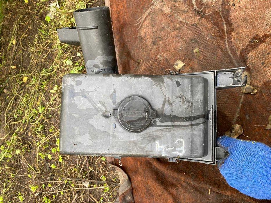 Корпус повітряного фільтра фильтра Audi A6 C4 2.6-2.8i Ауді 078133837H