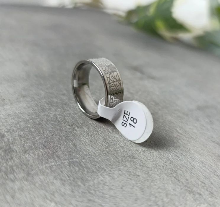Nowy męski pierścionek z grawerem, stalowy