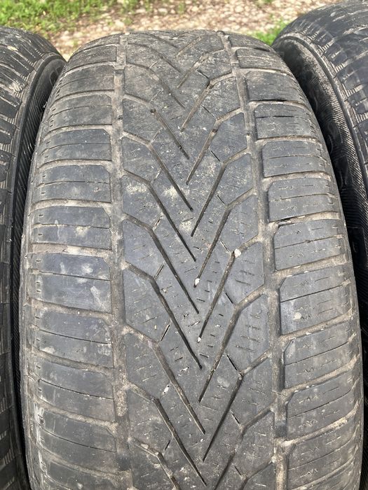 Шини Semperit Зима 215/65R16