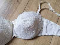 Biustonosz z odpinanymi ramiączkami miseczka 15 cm