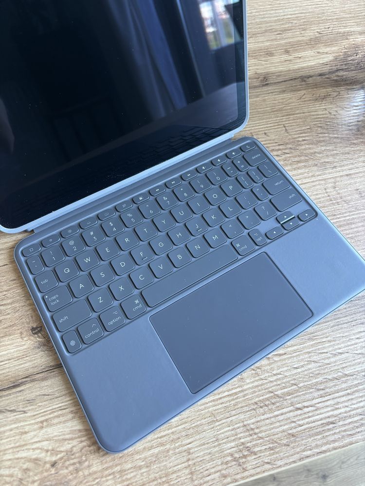 iPad Air 11” M2 128GB + Combo Touch + Apple Pencil – jak nowy!