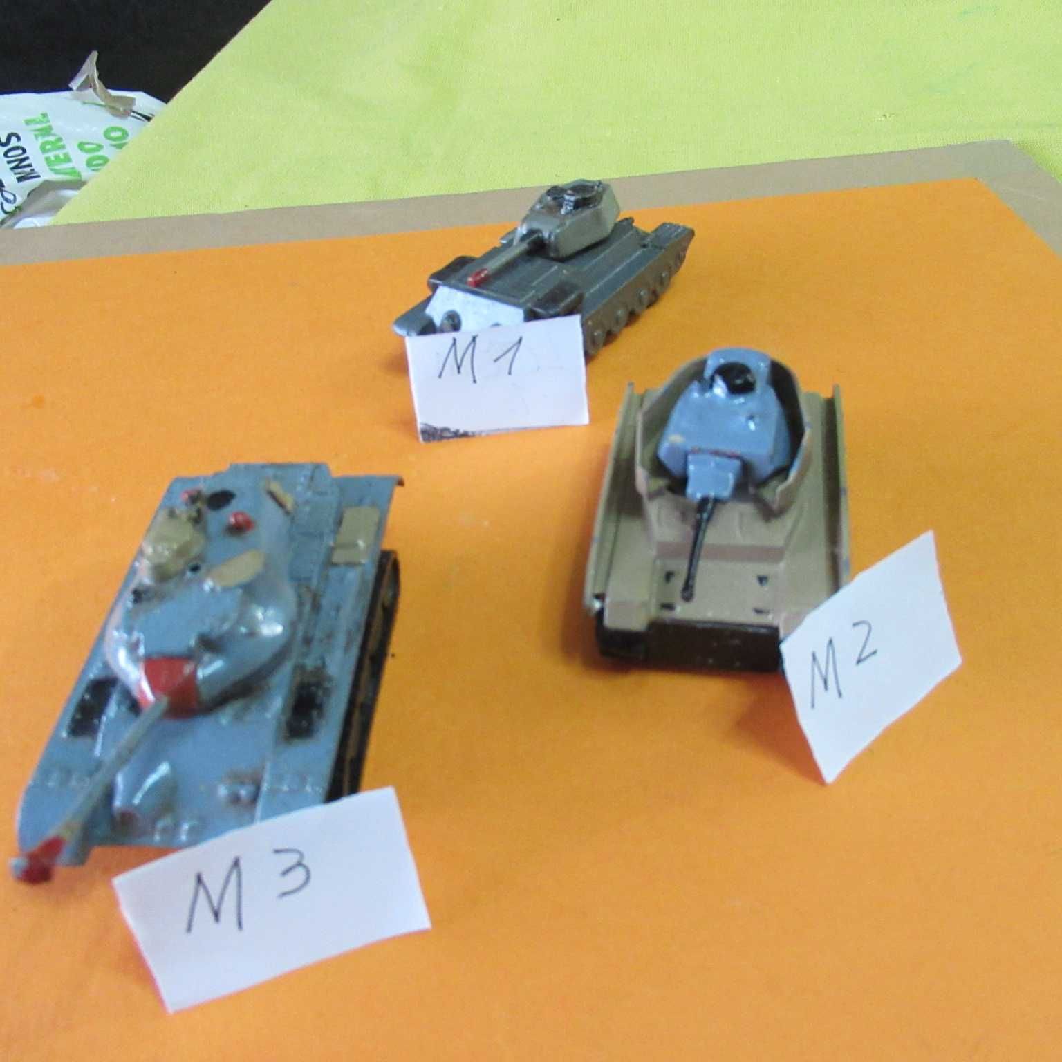 Lote M_ 3 tanques de guerra antigos em metal