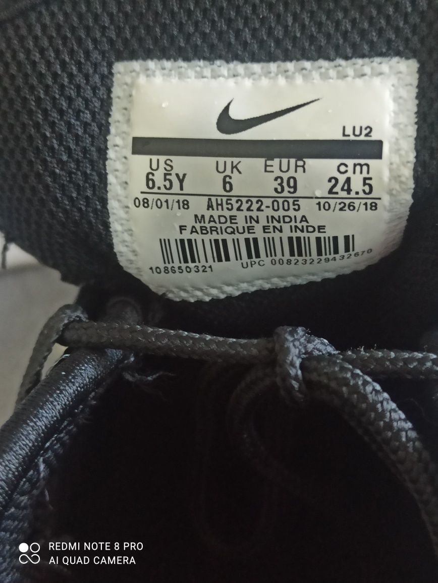 Продам б/у кроссовки Nike 39