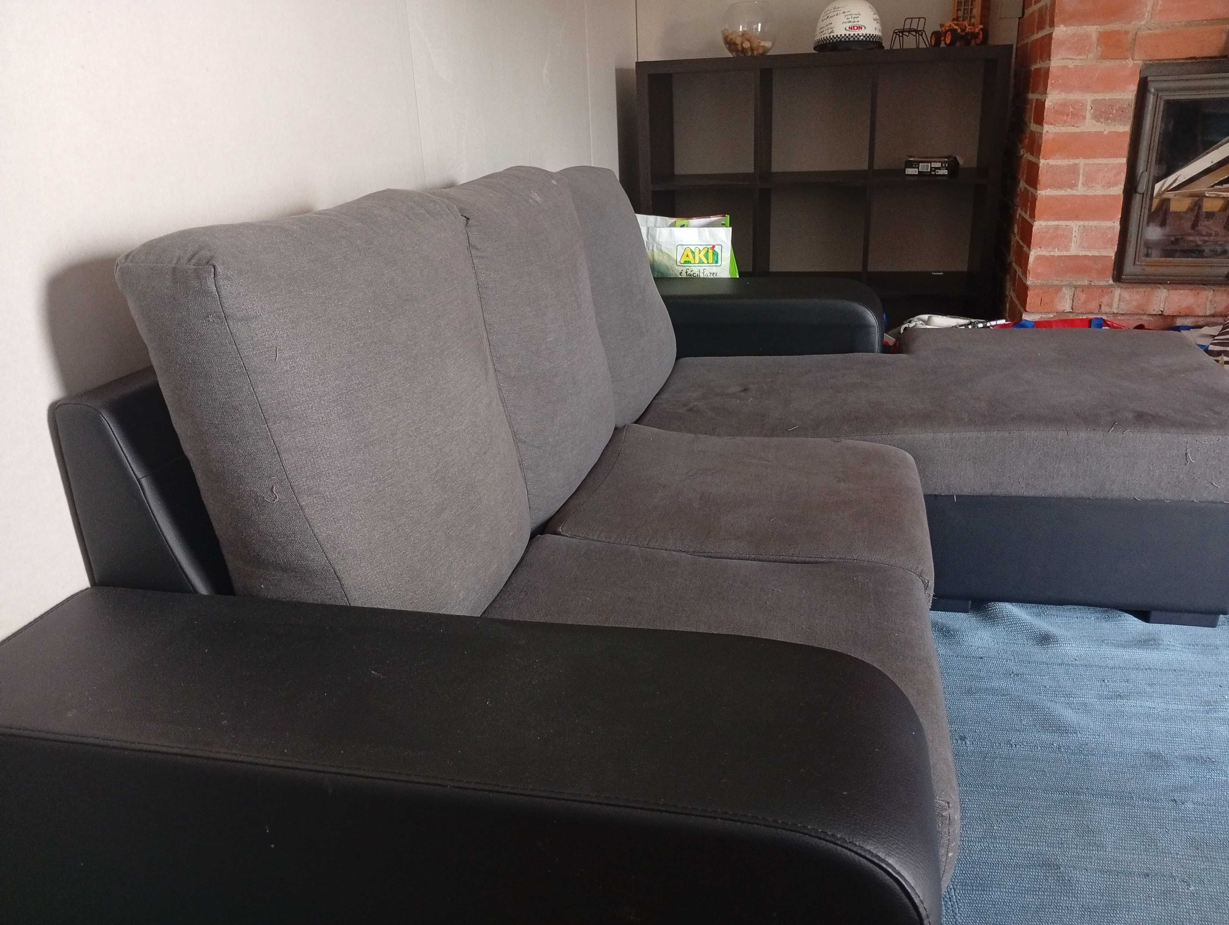 Sofá com chaise long