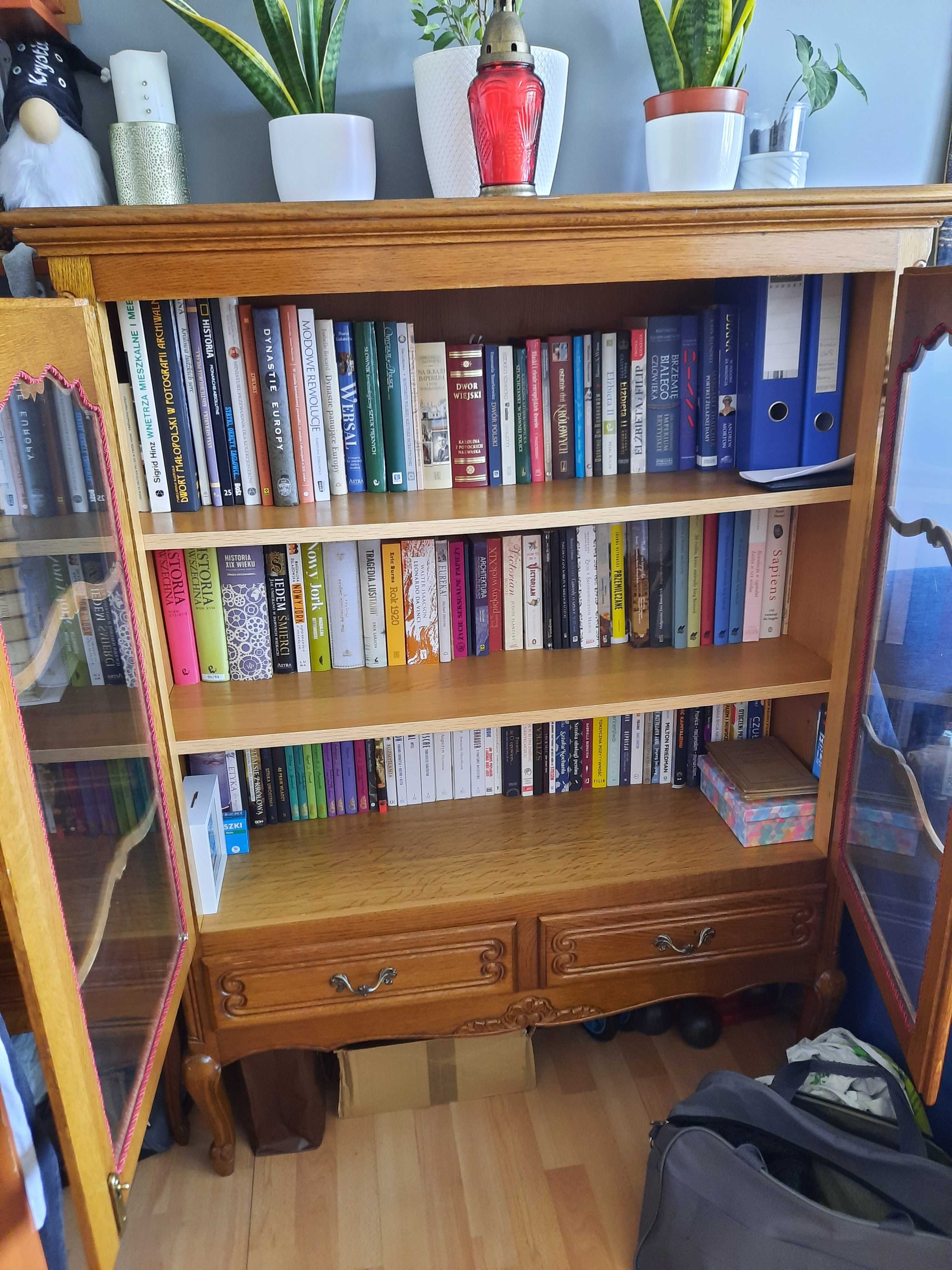 Biblioteczka w stylu ludwikowskim/witryna ludwikowska