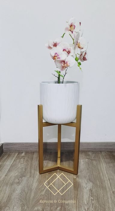 Mobiliário e decoração em metal