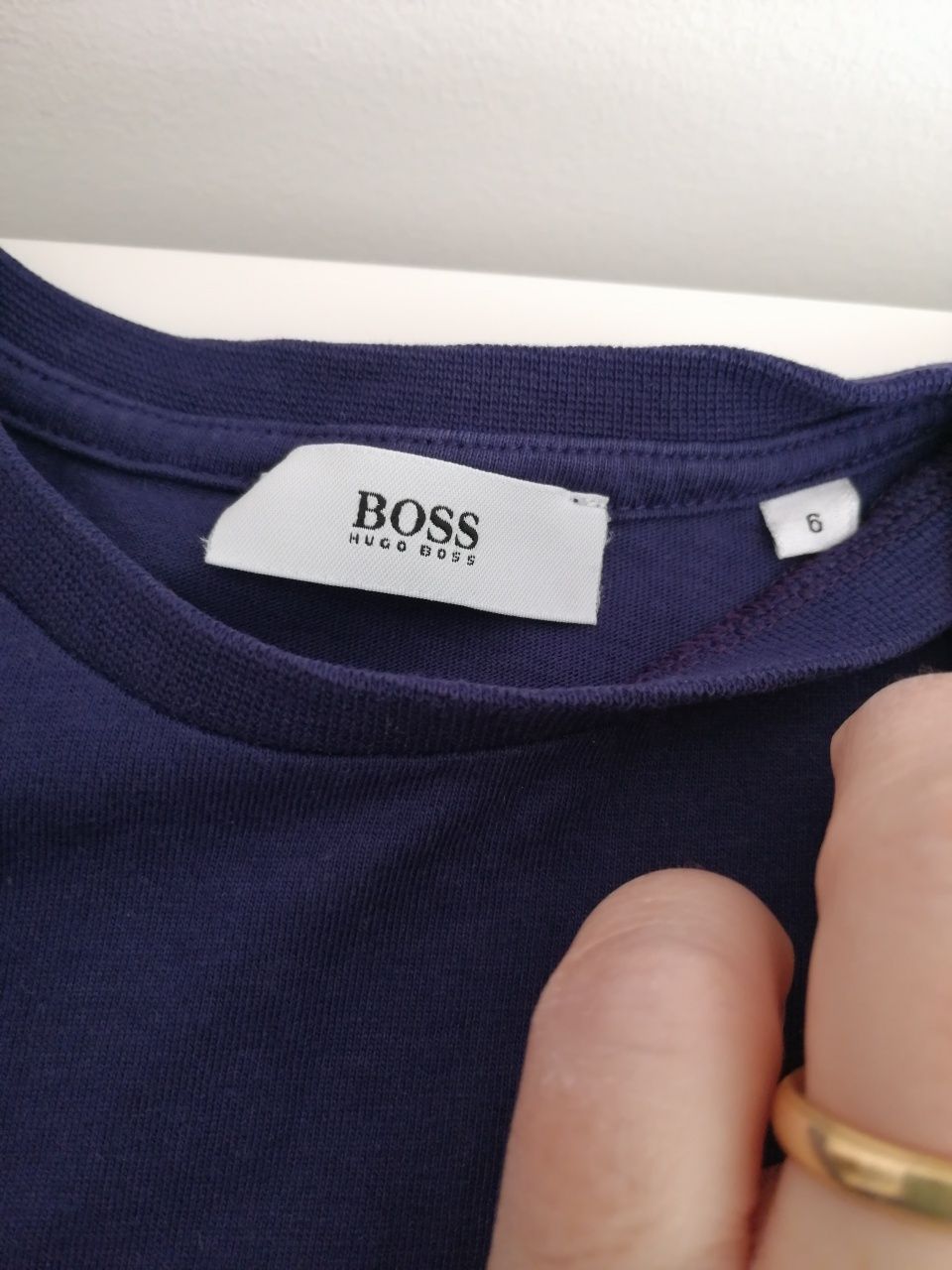 T-shirt de menino Diesel e Hugo Boss, tamanho 6 anos