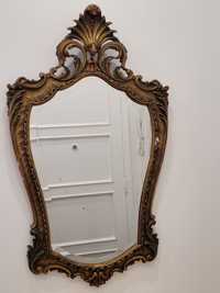 Espelho com moldura de madeira dourada