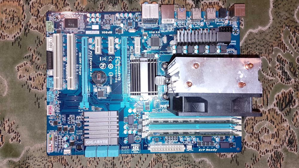 Материнская плата Socket AM3 ( нерабочая ) + процессор , кулер , опера