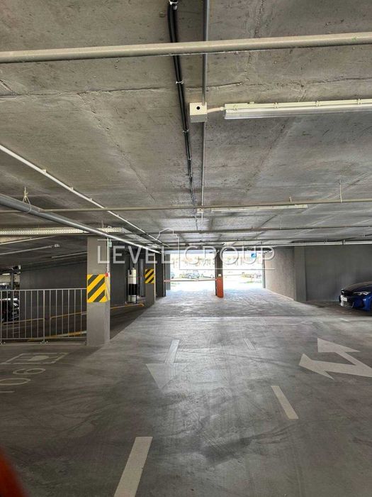 Продаж критого паркомісця В ЖК Варшавський, вул. О.Олеся 25