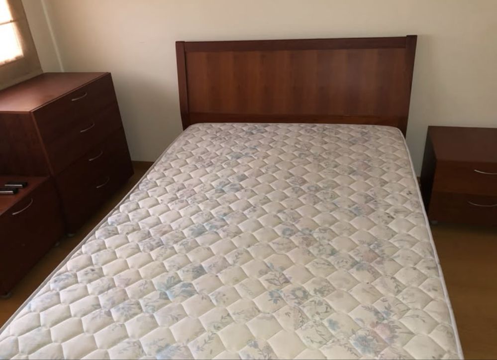 Cama de casal em cerejeira como nova