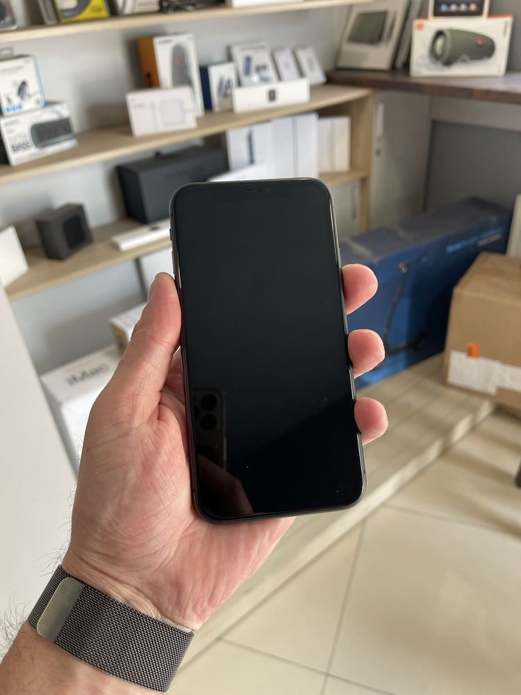 Айфон/iPhone 11 64gb біля ТЦ Форум iLove Store Куліша 34