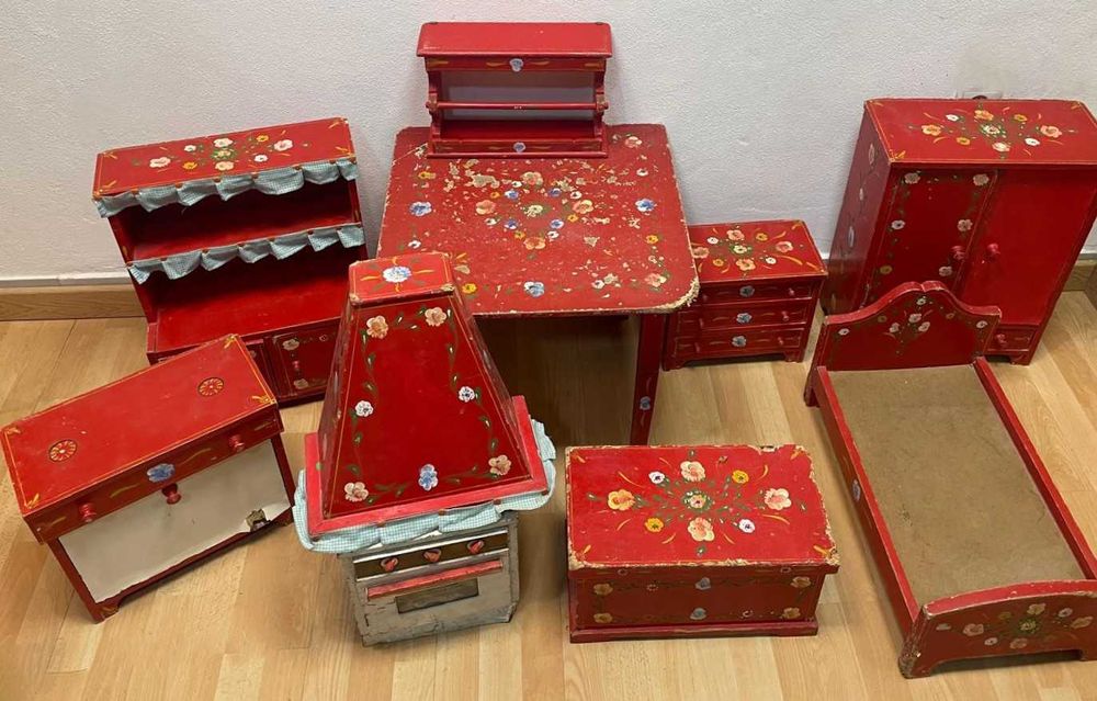 Moveis antigos, casa das bonecas, miniaturas