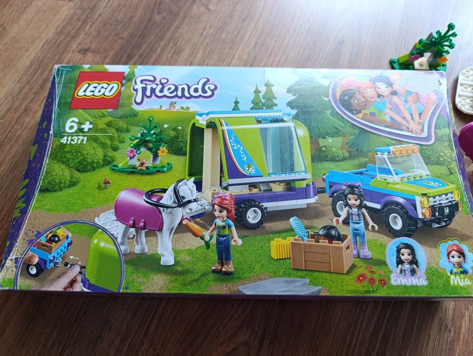Zestaw LEGO Friends 41371 Przyczepa dla konia Mii