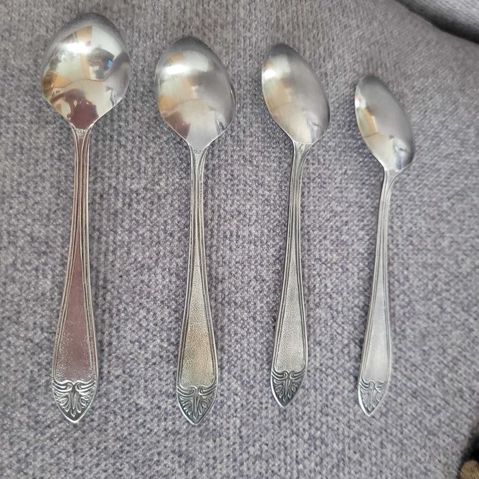 6 starych,ślicznych, małych łyżeczek