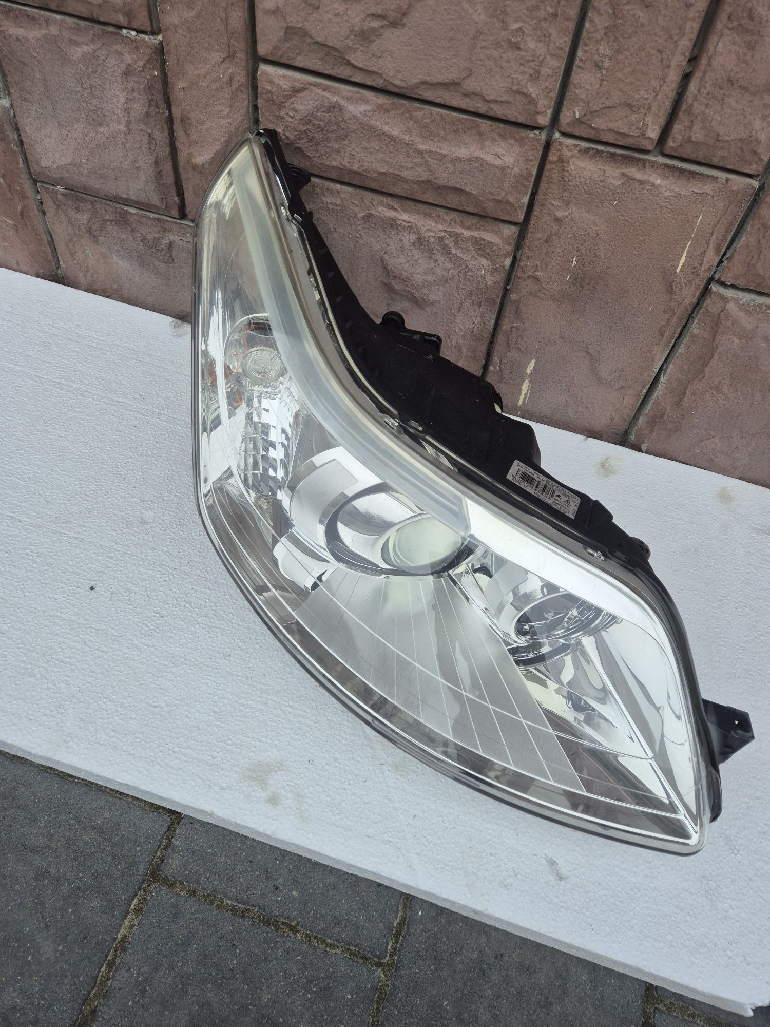 Lampa xenon przód przednia citroen c4 vts rok 06 europa hb