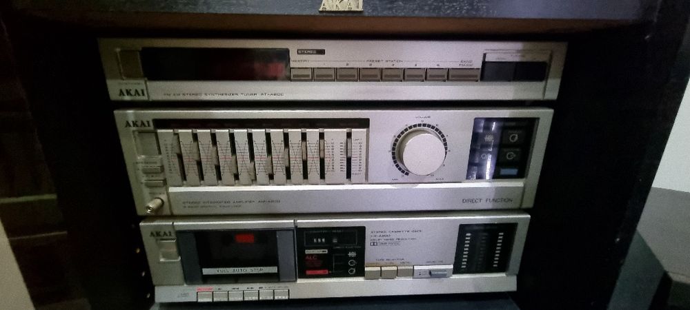 Aperalhagem Akai e leitor cds Technics