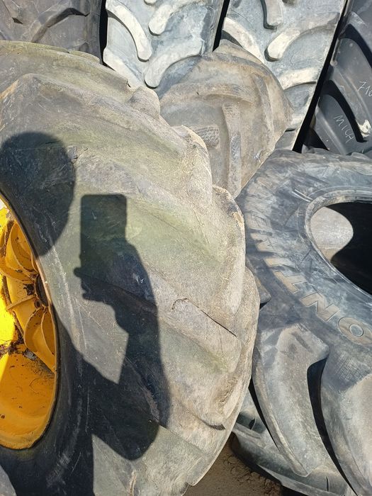 Koła koparko ładowarka 16.9-28 JCB case new Holland