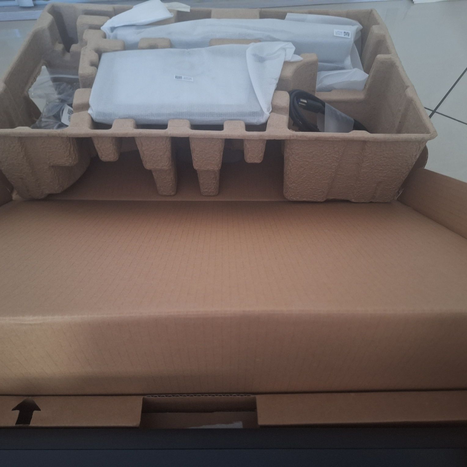 Sprzedam monitor Dell P2222H nowy