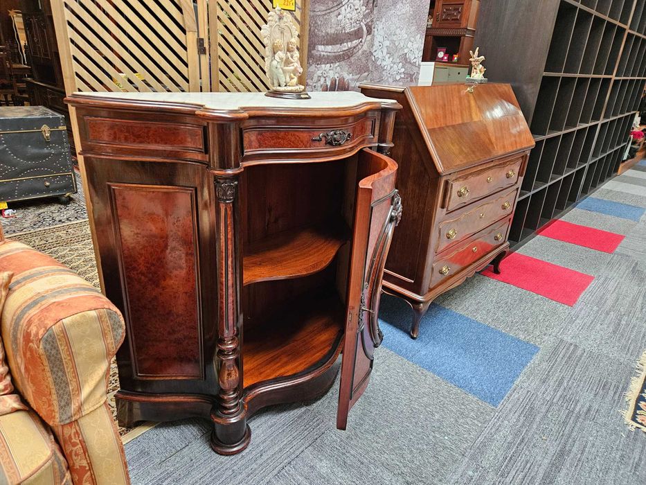 Móvel muito antigo em madeira com tampo em pedra - óptimo es