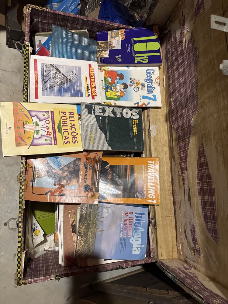 caixa de livros antigos