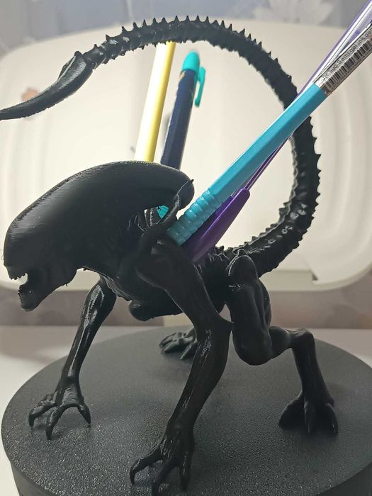 Статуетка-холдер для ручок AlienPen/ олівців.