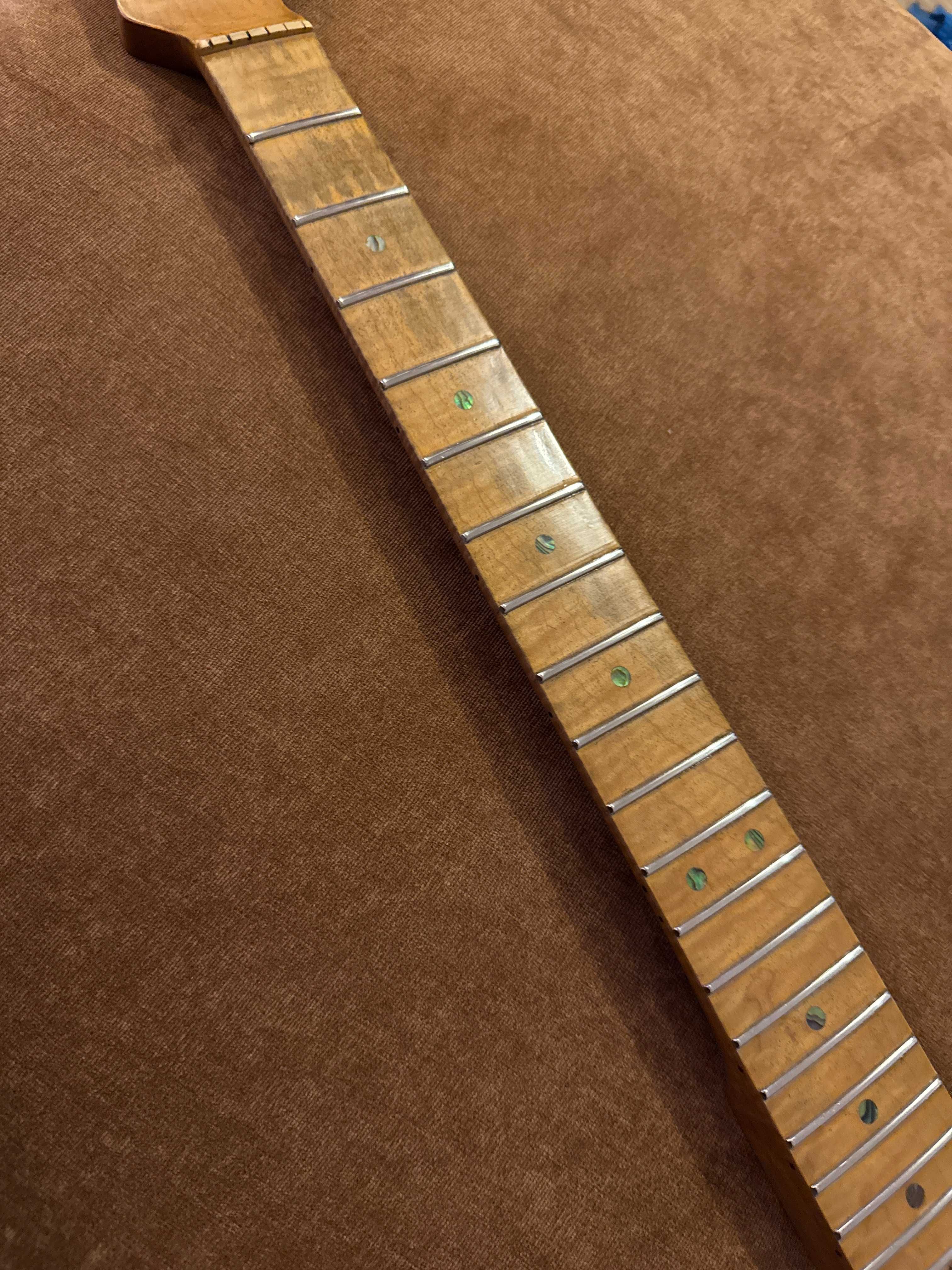 Gryf Warmoth typu Stratocaster, Flame Maple, 22 Progi, Menzura Gibson