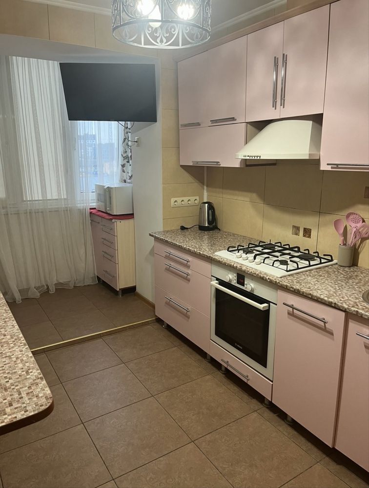 Оренда 4 км квартири в центрі міста