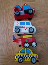 Cztery drewniane pojazdy