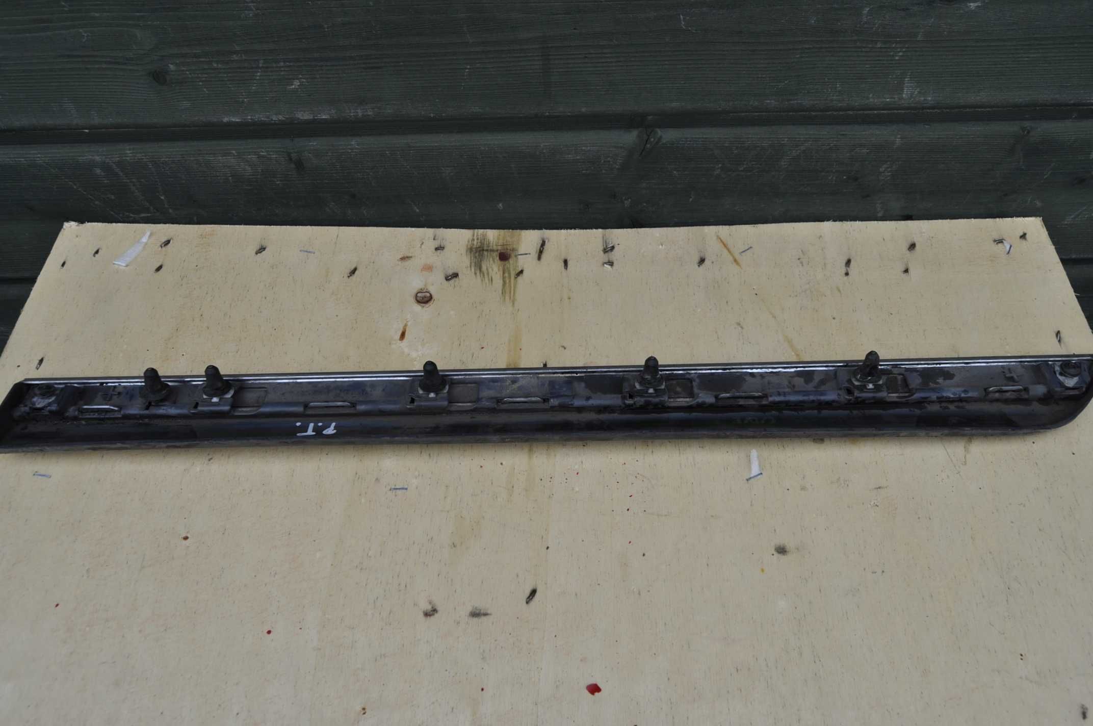 VW Passat b8 listwa drzwi prawy tył chrom 3G0