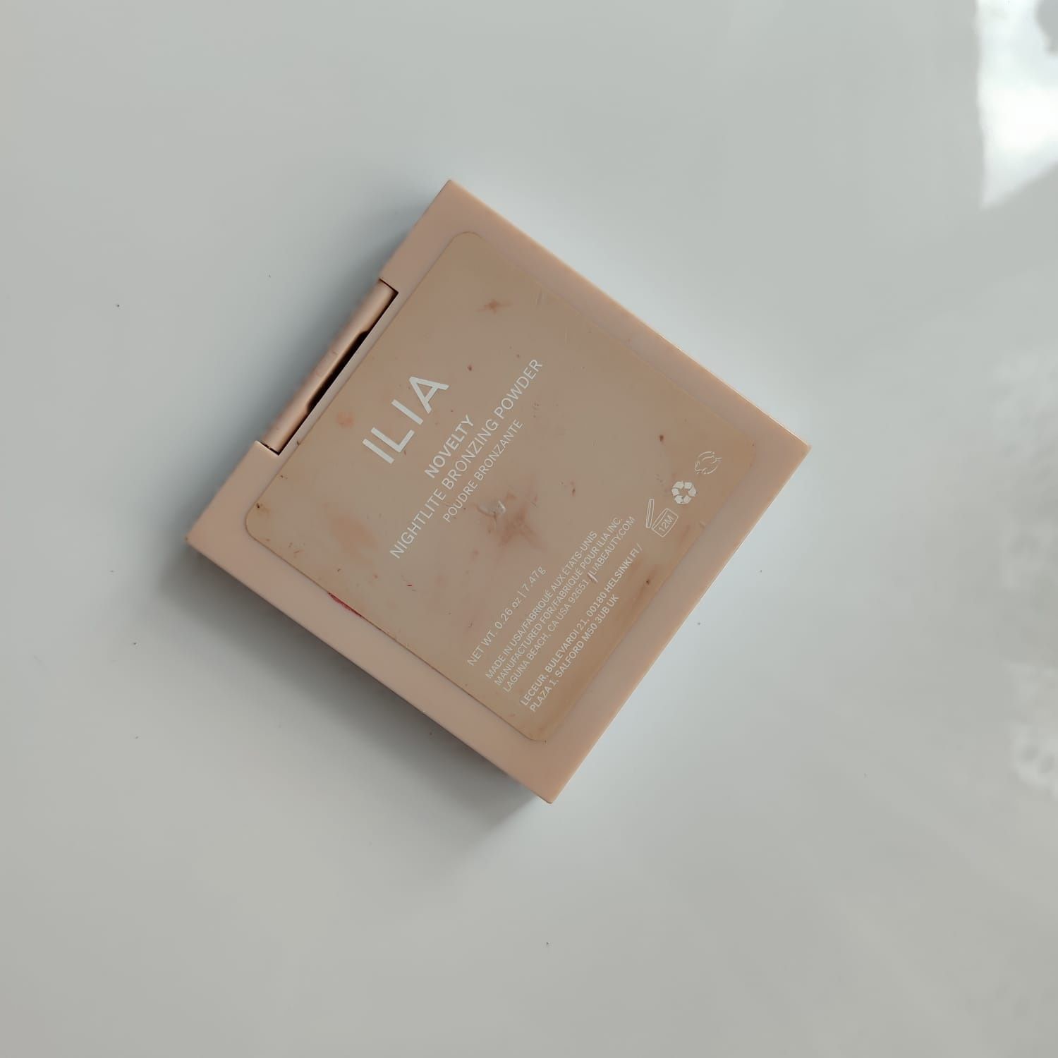 Ilia Novelity bronzer bez talku jedwabista formuła puder brązujący