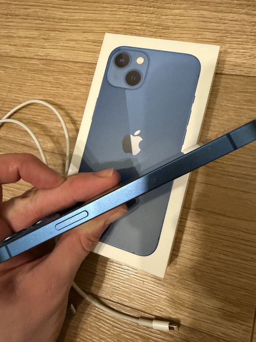 Oryginalny iPhone 13 niebieski w dobrym stanie