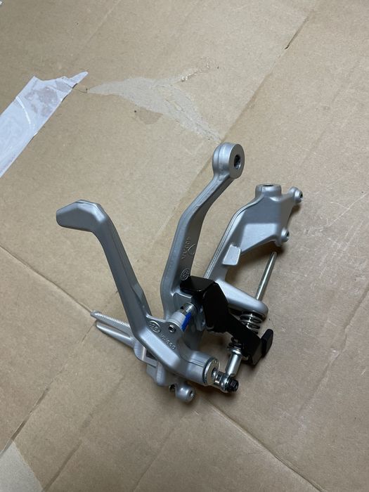 Podnóżek set prawy Ducati Panigale V4 Streetfighter