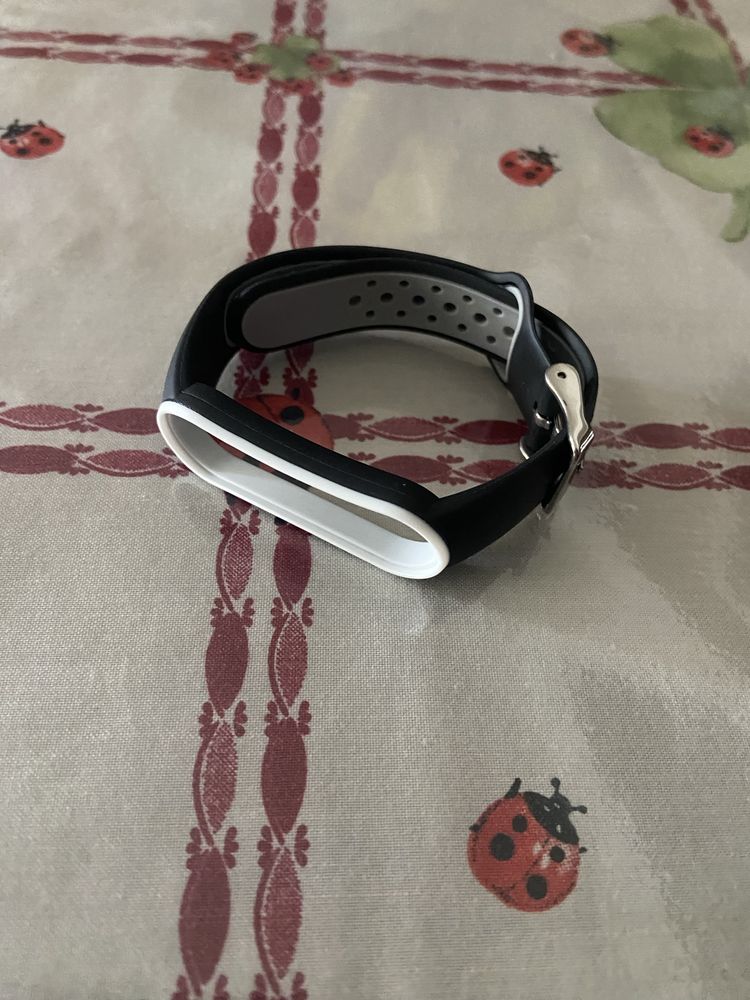 Pulseira mi band 5 e 6 cor preta e branca ( Portes gratis)