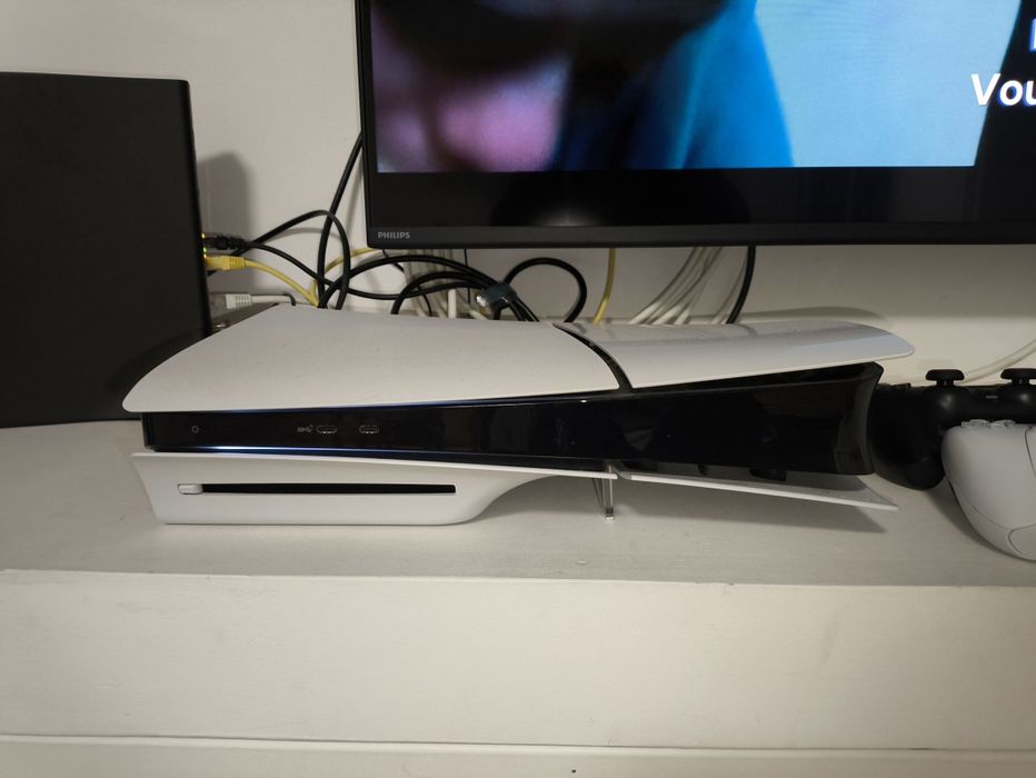 Playstation 5 - 1 TB com leitor de discos e dois comandos Dualsense