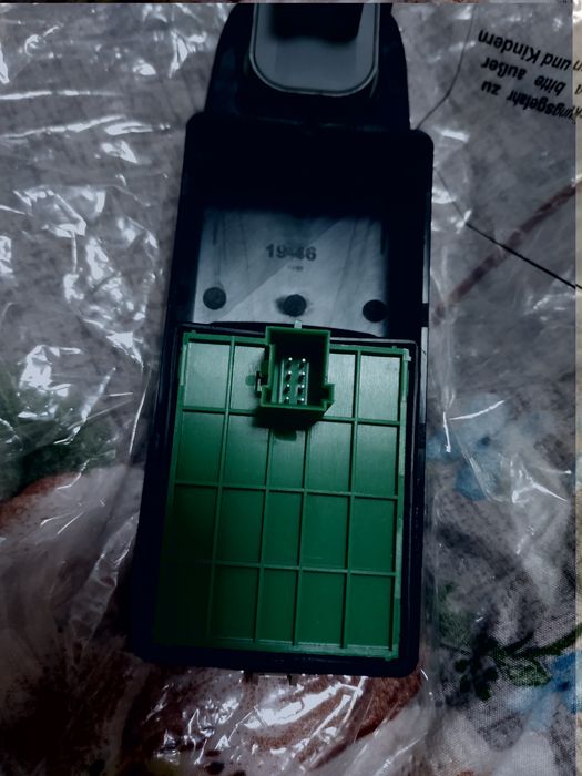 Блок управління дзеркалами та склопідіймачами