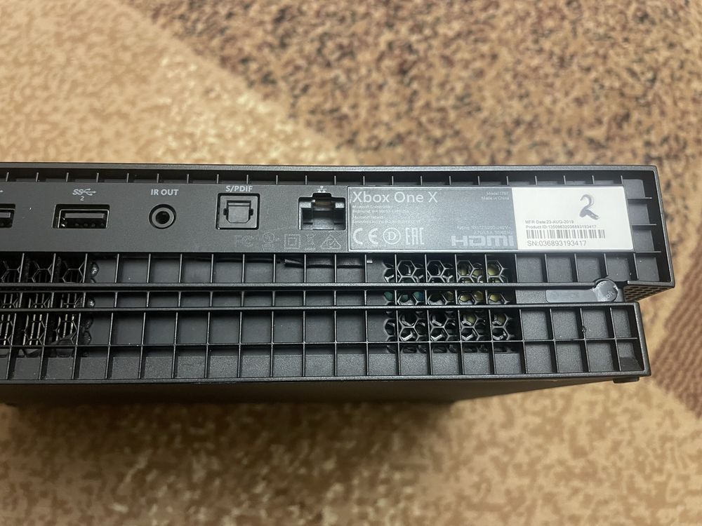 Приставка Xbox one x 1tb