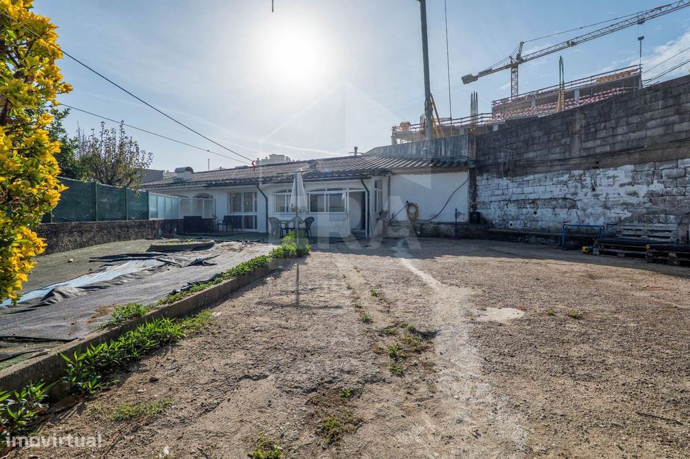 Moradia Térrea em Canidelo, 2 quartos e garagem fechada.