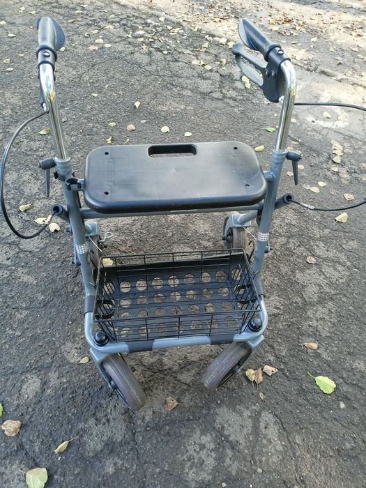 Chodzik balkonik dla osoby starszej