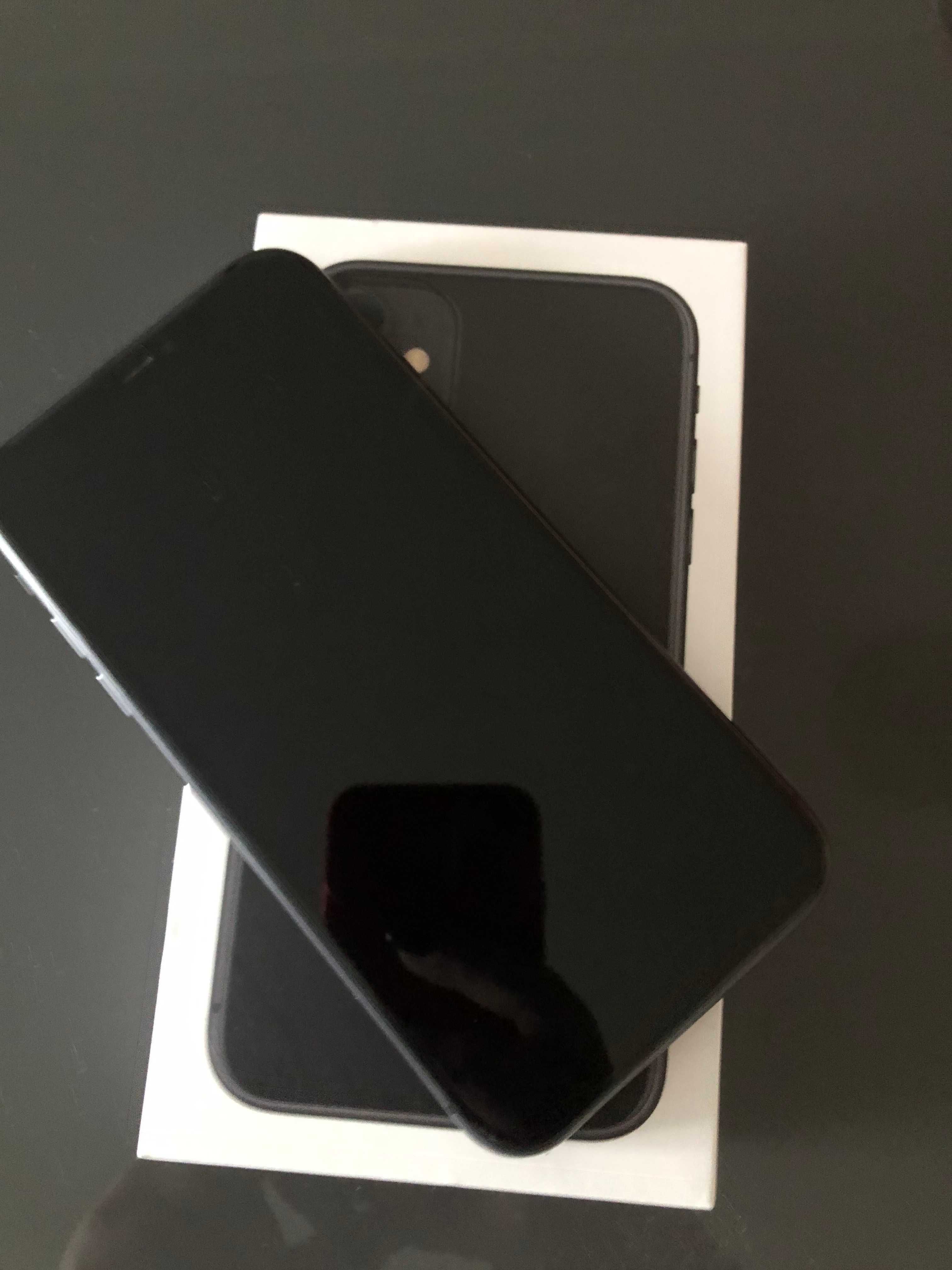 Iphone 11 64GB Preto + Capas