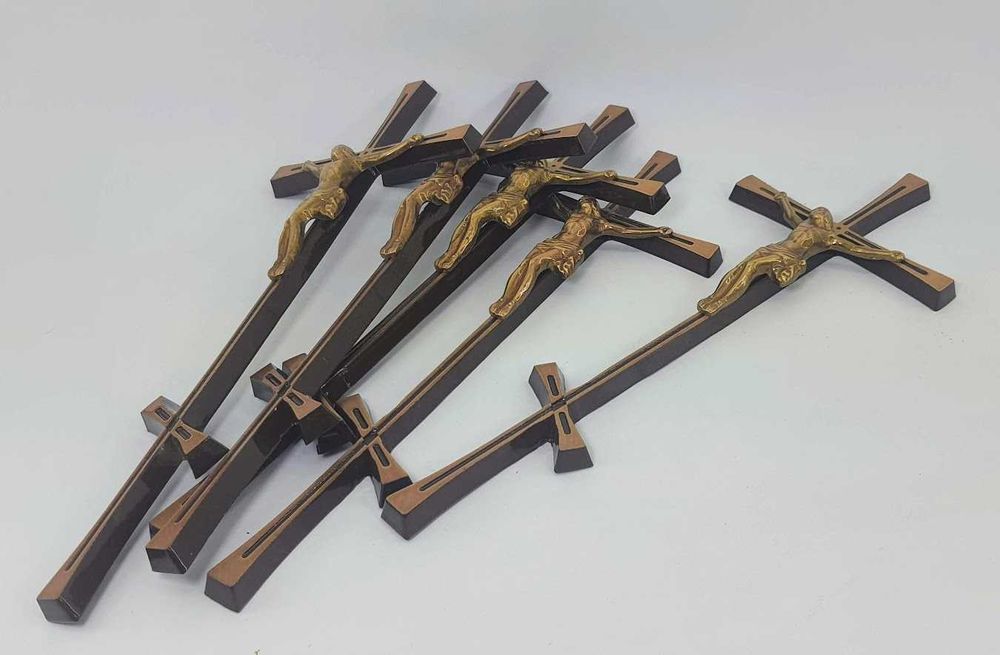 Вази, фотокераміка, лампадки. Все для оформлення пам’ятника в Луцьку