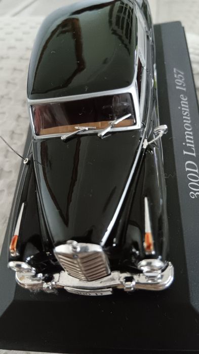 Mercedes 300D Limousine 1957. Com caixa acrílico de protecção!