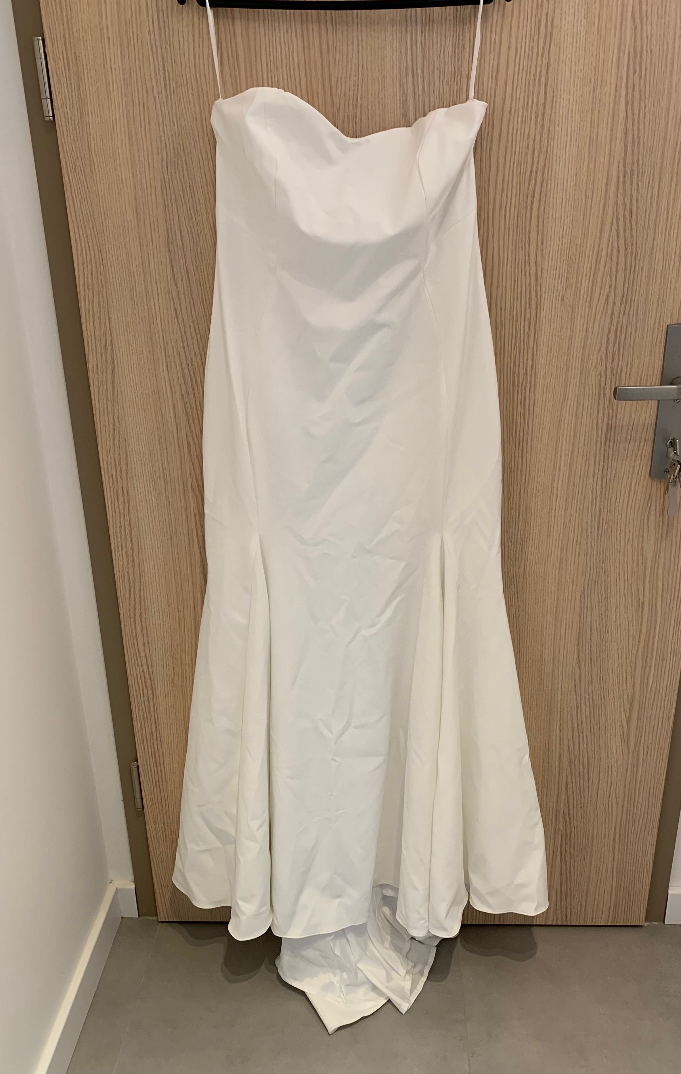 Suknia ślubna z trenem syrena kolor Ivory